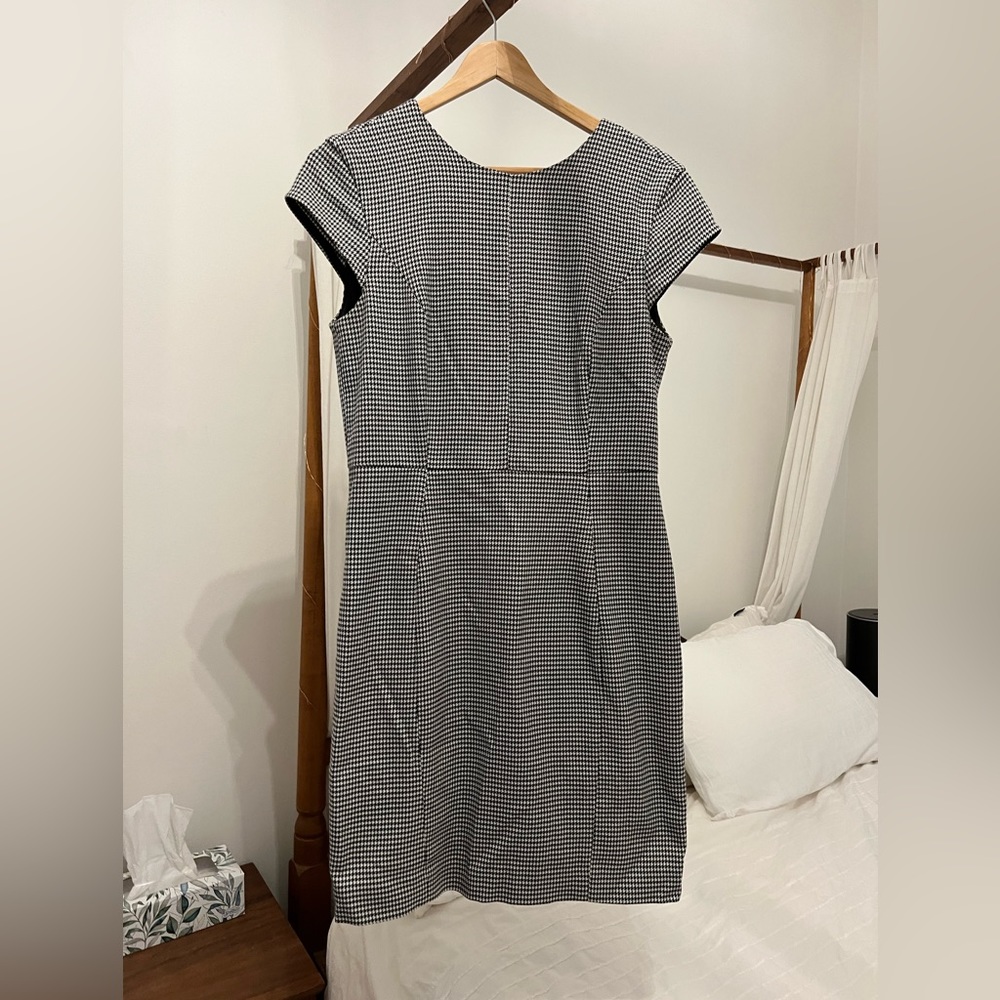 H&M dress size 8. Black and white pattern.